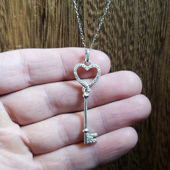 Jewelry - 18 Inch 925 Sterling Silver Key Rustic Cubic Zirconia Pendant Necklace